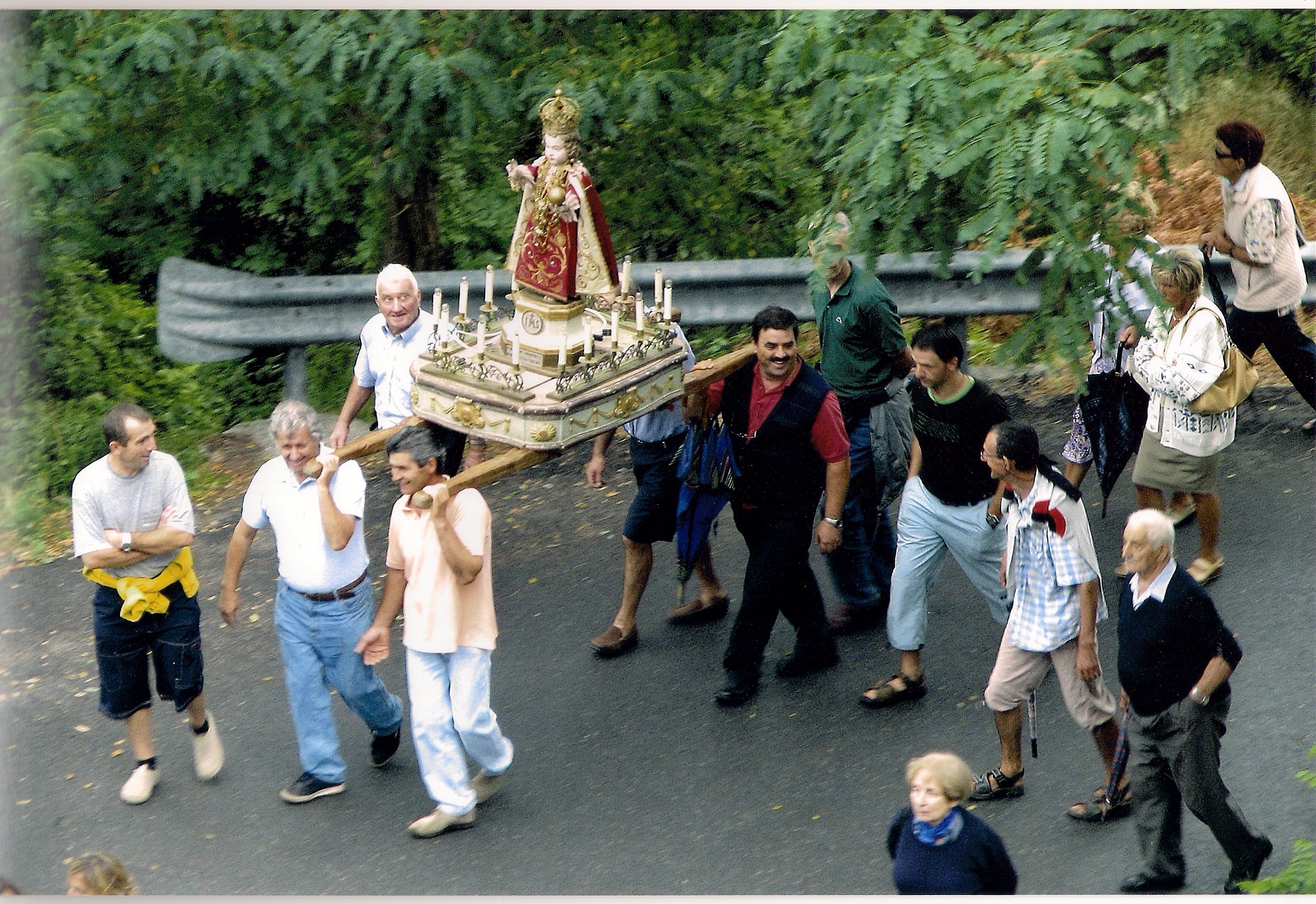 Carbuta - Santo Bambino di Praga: processione 3